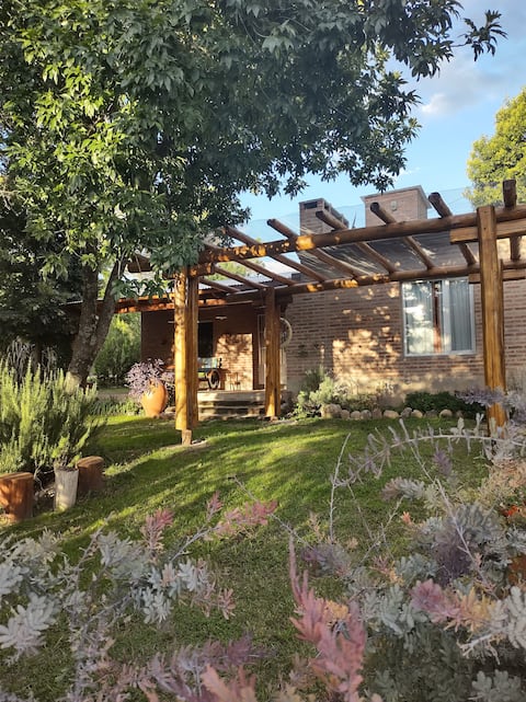 Casa Stewart Entre arboles, near the river.