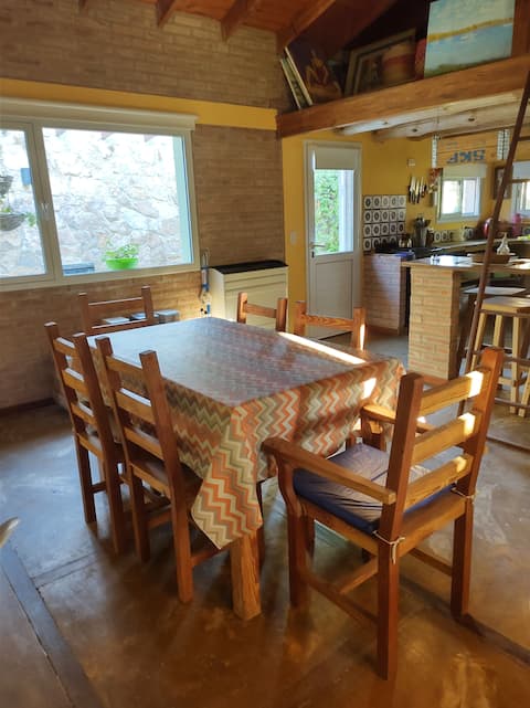 Propiedad de Airbnb exitosa: Stewart's house. Between trees, near to the river. en Departamento San Alberto