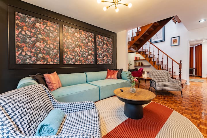 Walk to Top Bars, Chill Patio & Ping Pong Spot