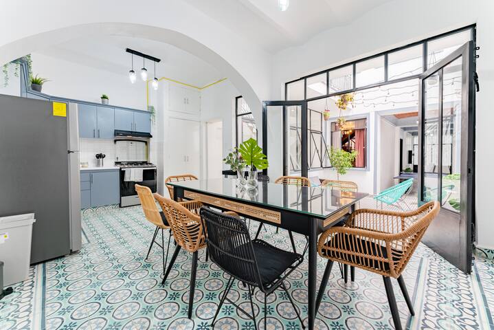 Walk to Top Bars, Chill Patio & Ping Pong Spot gallery image 5