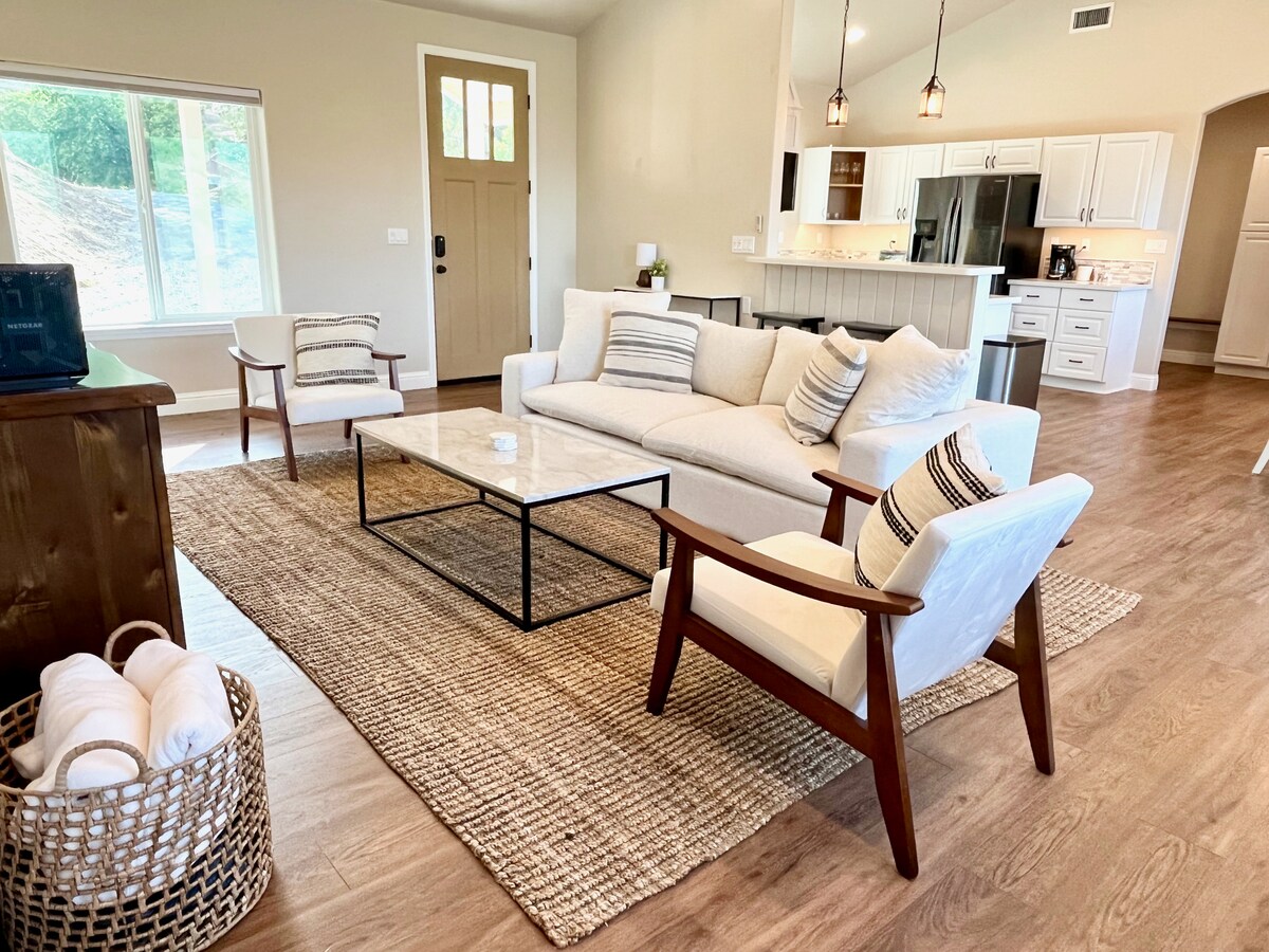 Popular Airbnb listing: Panoramic mountain and valley views! in Three Rivers