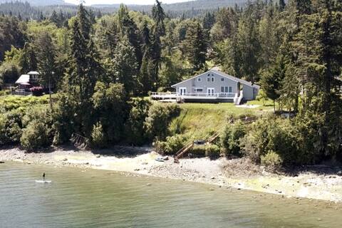 Olympic Forager House on the water, hot tub, kayak