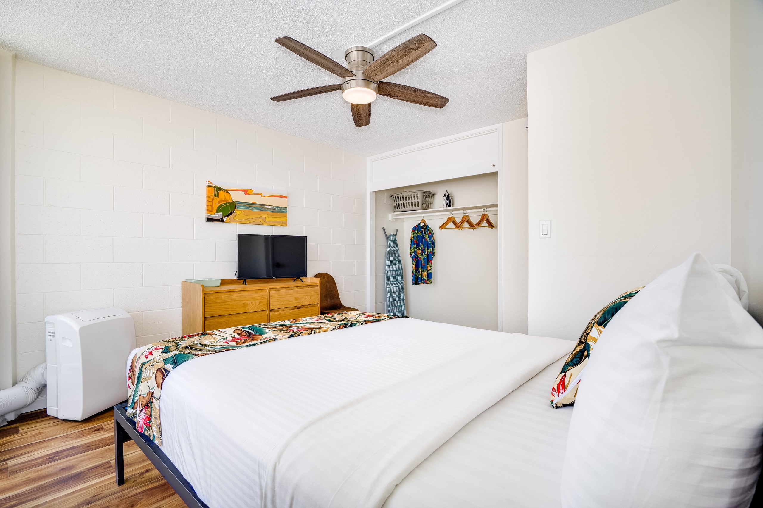 Condo in Honolulu · ★4.54 · 1 bedroom · 2 beds · 1 private bath - Image 16