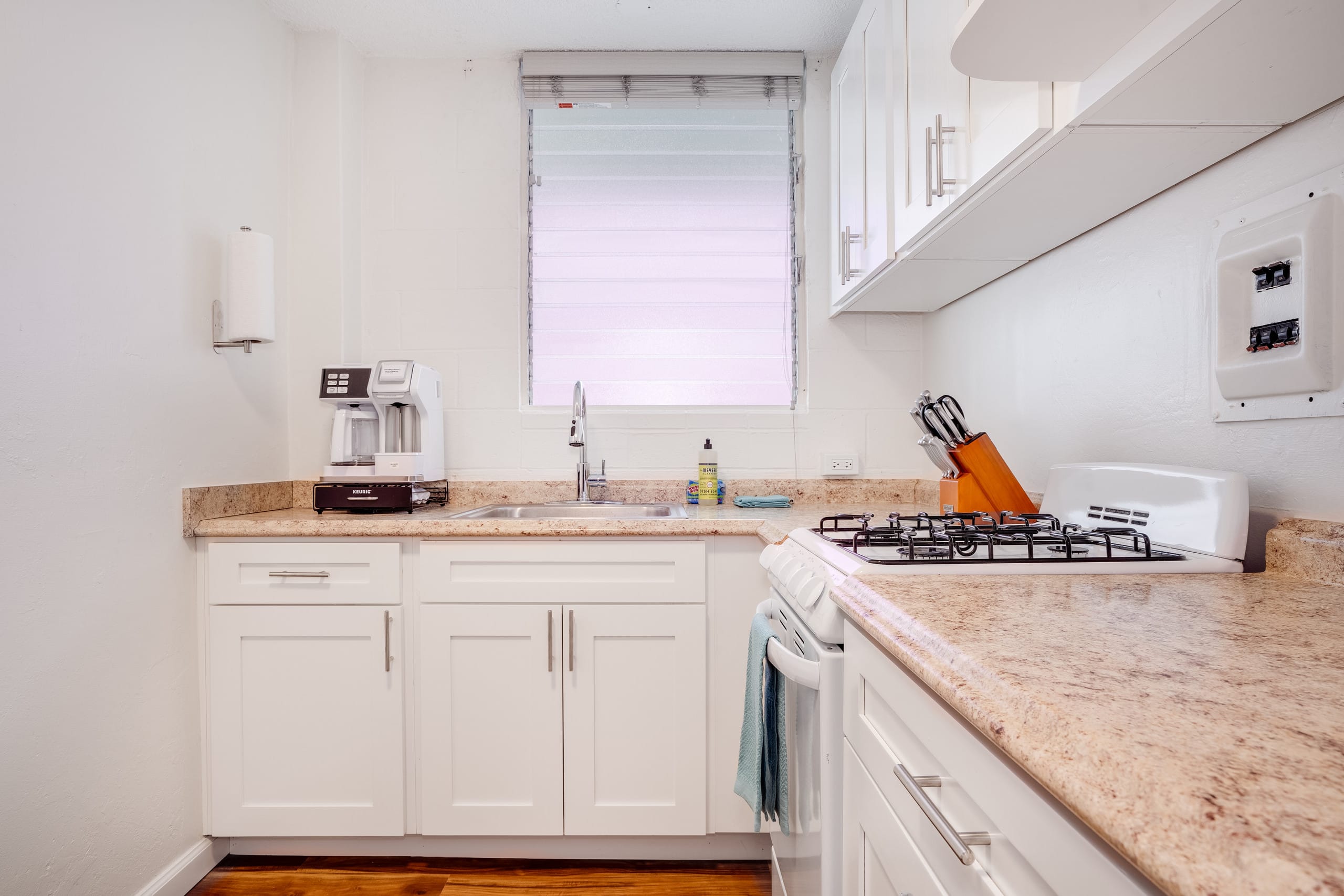 Condo in Honolulu · ★4.54 · 1 bedroom · 2 beds · 1 private bath - Image 10