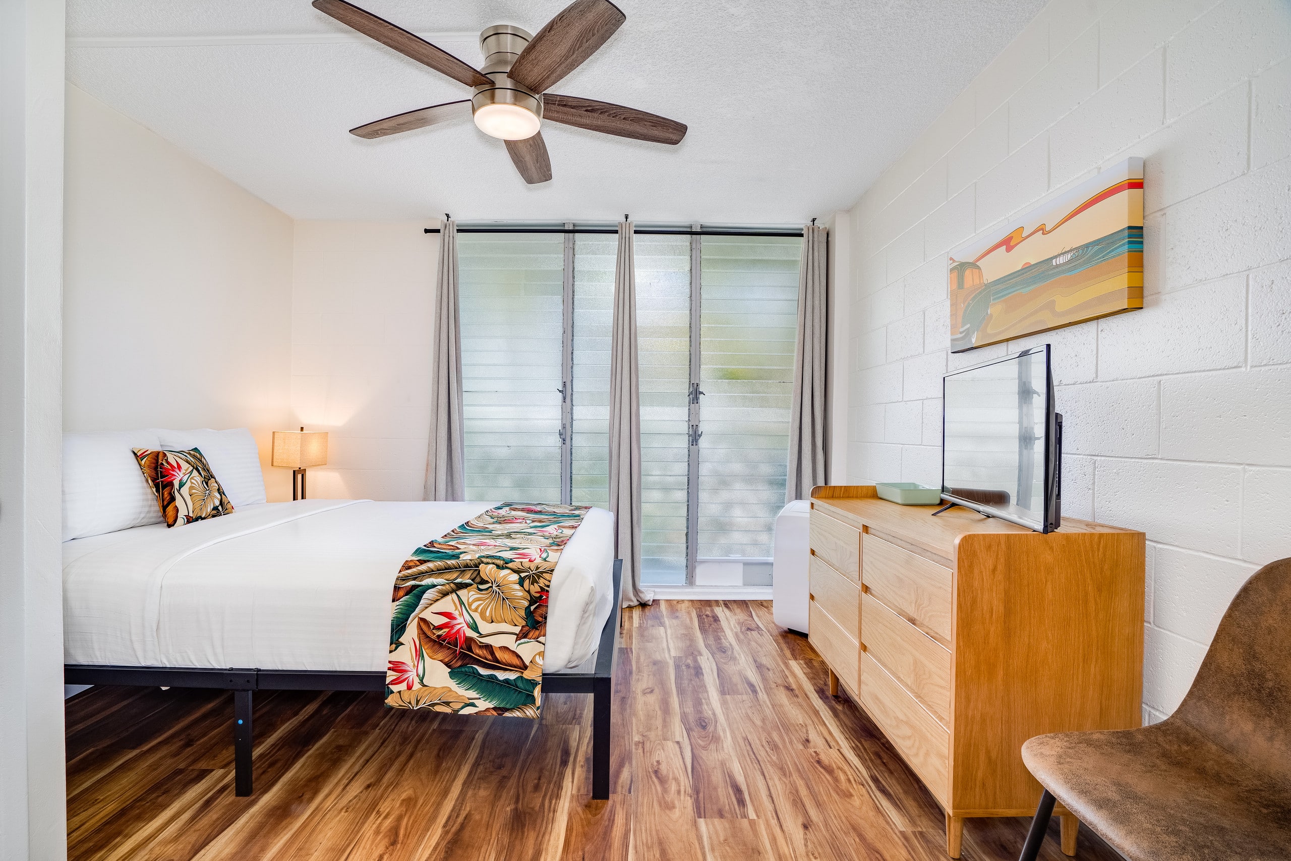 Condo in Honolulu · ★4.54 · 1 bedroom · 2 beds · 1 private bath - Image 14