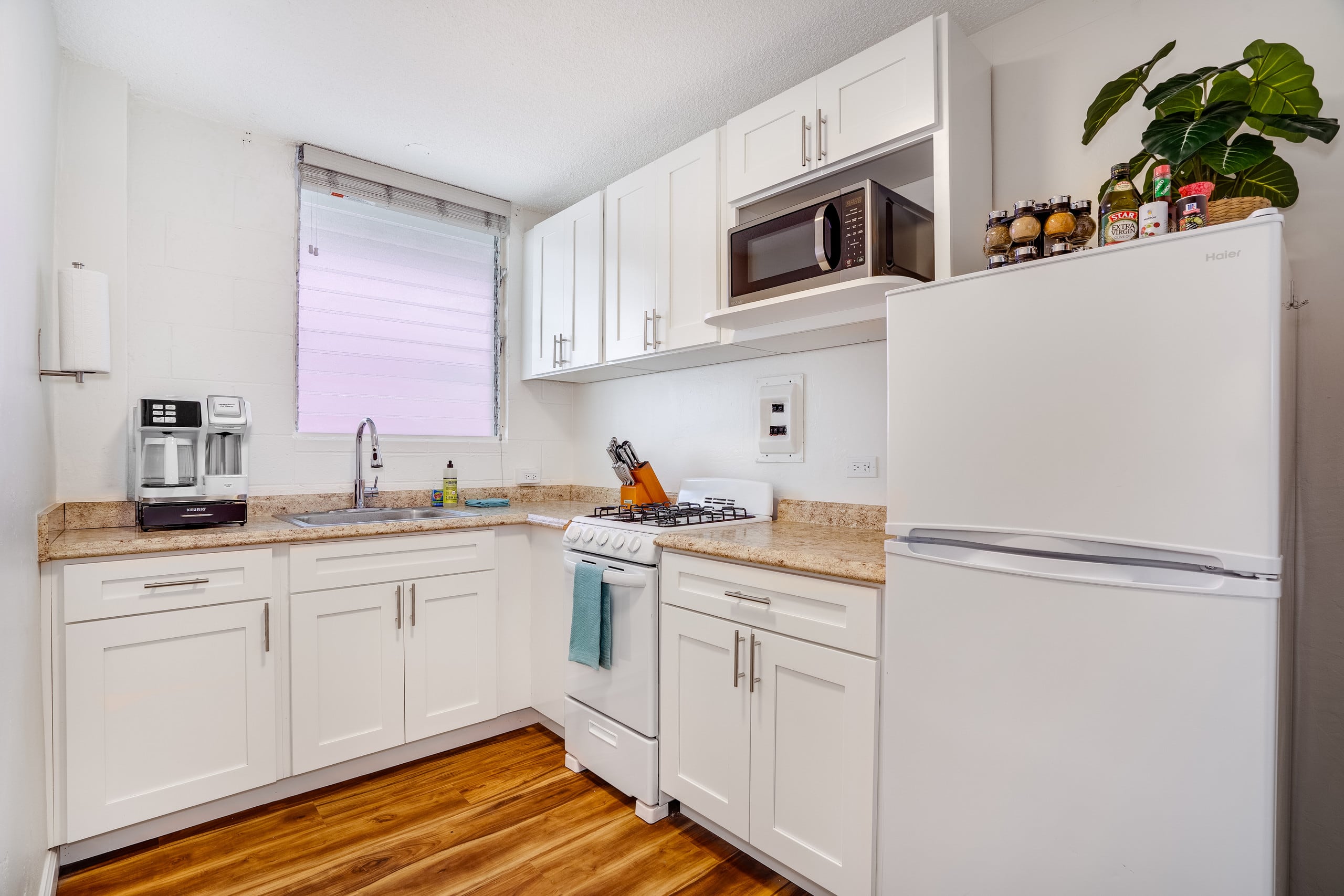 Condo in Honolulu · ★4.54 · 1 bedroom · 2 beds · 1 private bath - Image 6