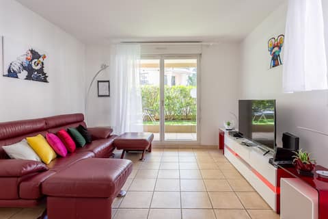 Apartment 2BR w/garden, 3 mins walk from subway
