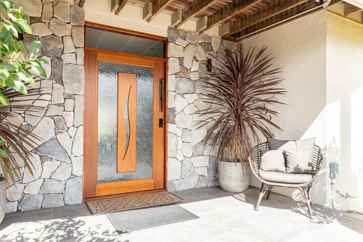 SALTY SEA Beach House gallery image 2