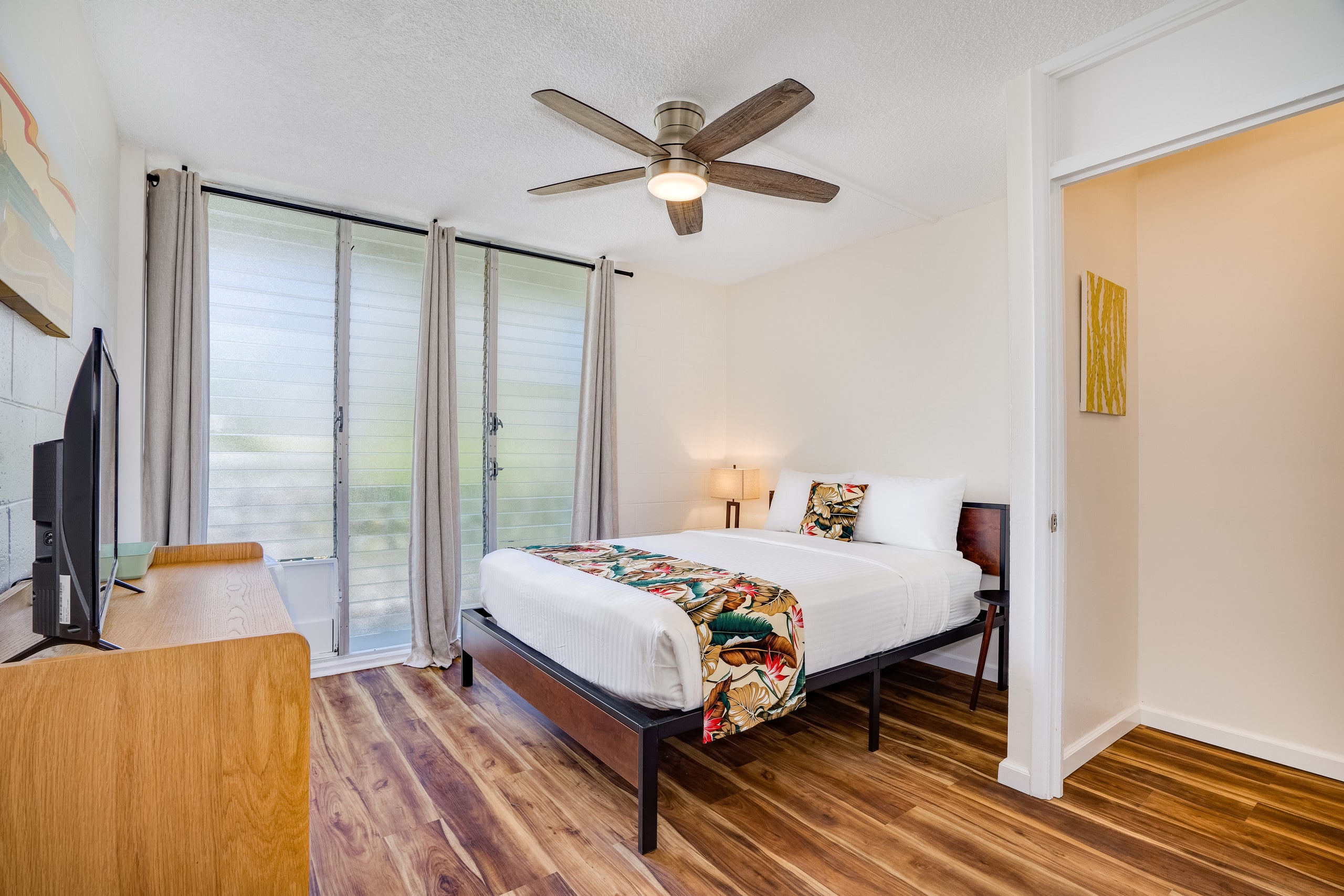 Condo in Honolulu · ★4.66 · 1 bedroom · 2 beds · 1 private bath - Image 11