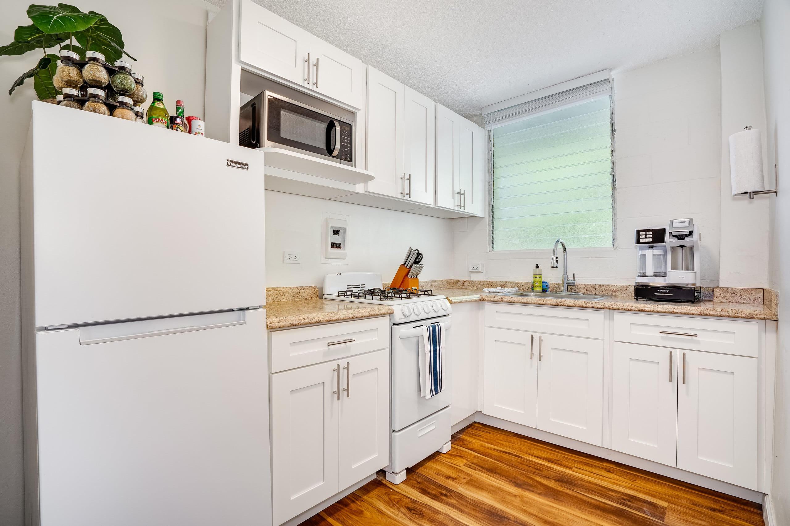 Condo in Honolulu · ★4.66 · 1 bedroom · 2 beds · 1 private bath - Image 4