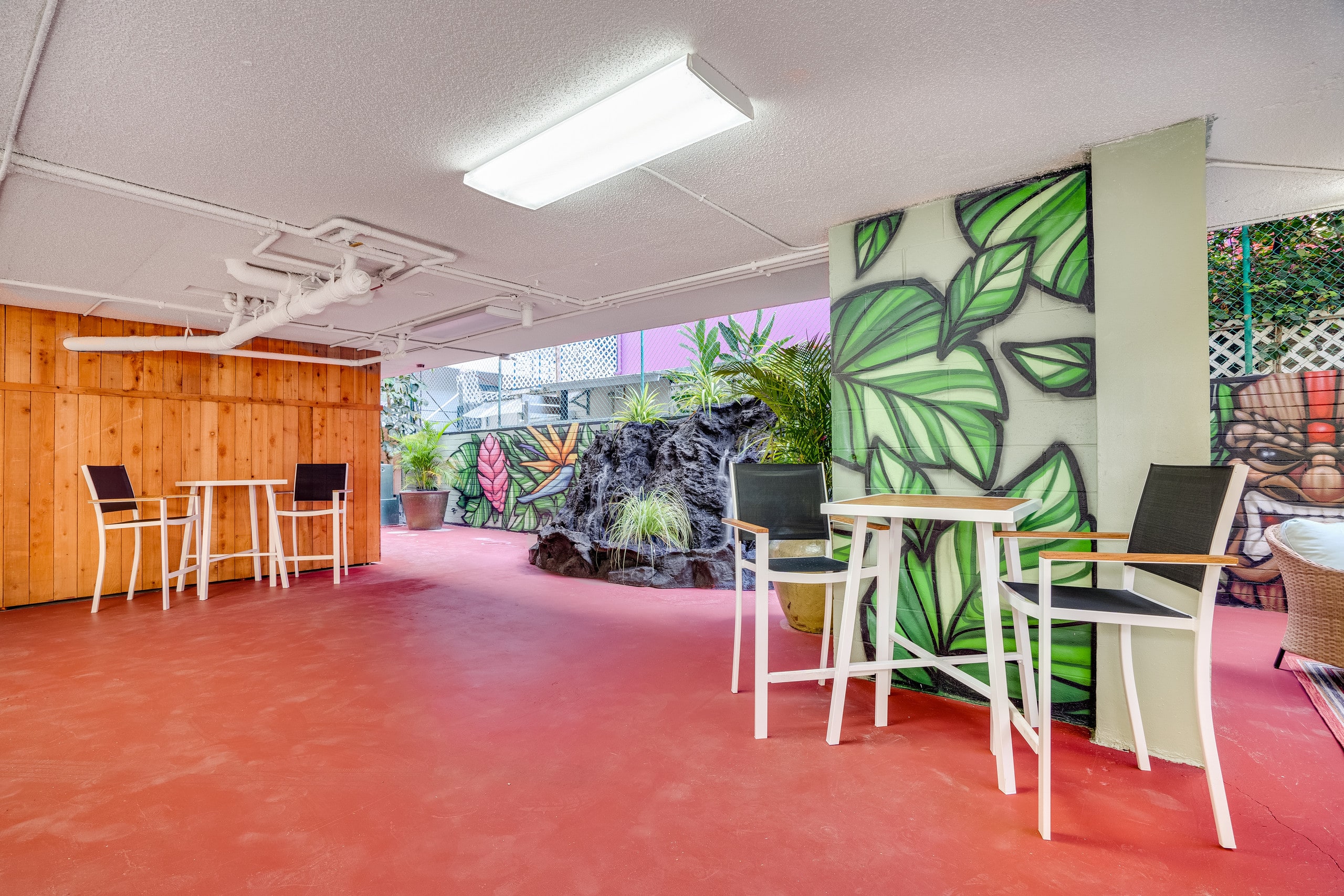 Condo in Honolulu · ★4.61 · 1 bedroom · 2 beds · 1 private bath - Image 19