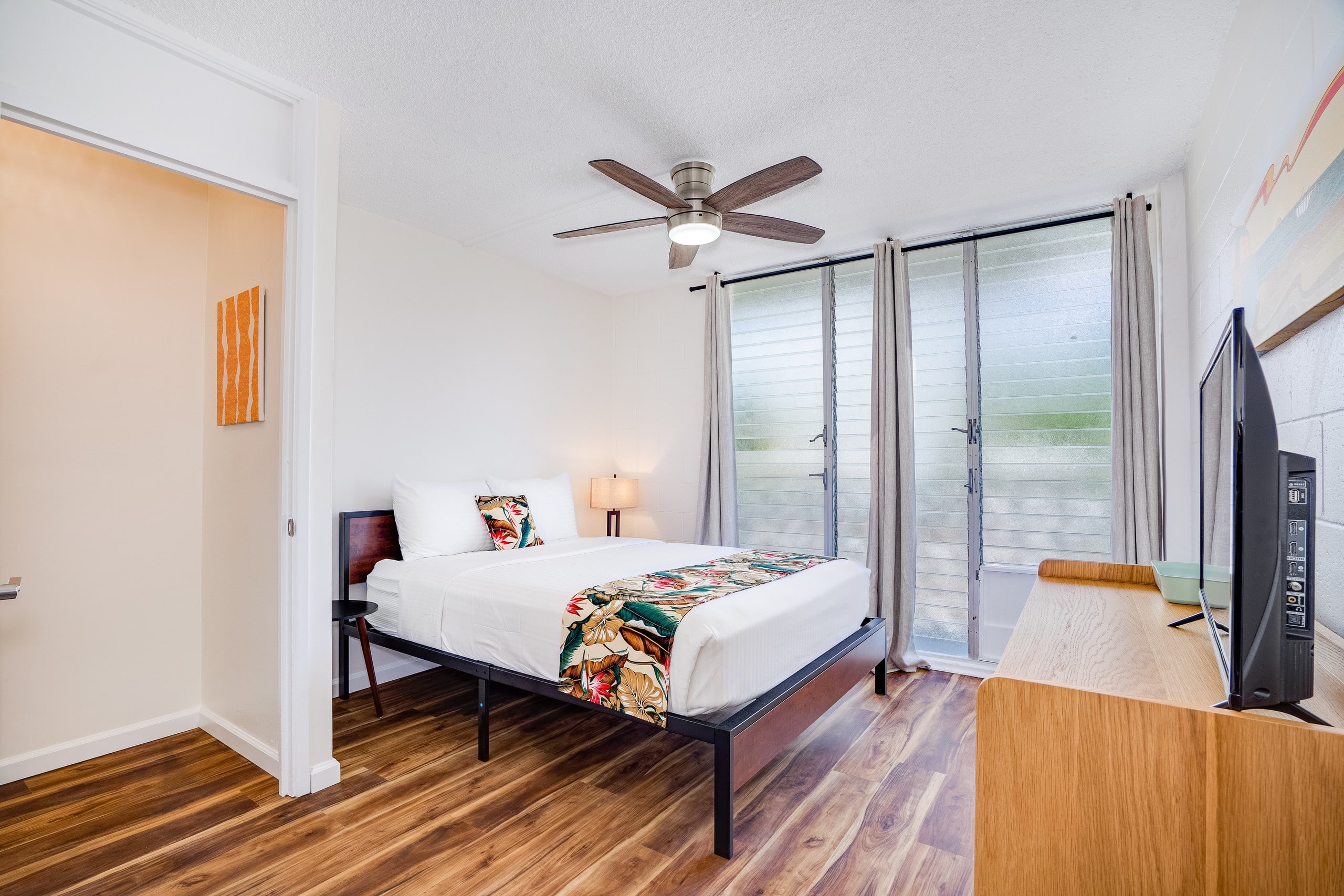 Condo in Honolulu · ★4.61 · 1 bedroom · 2 beds · 1 private bath - Image 12