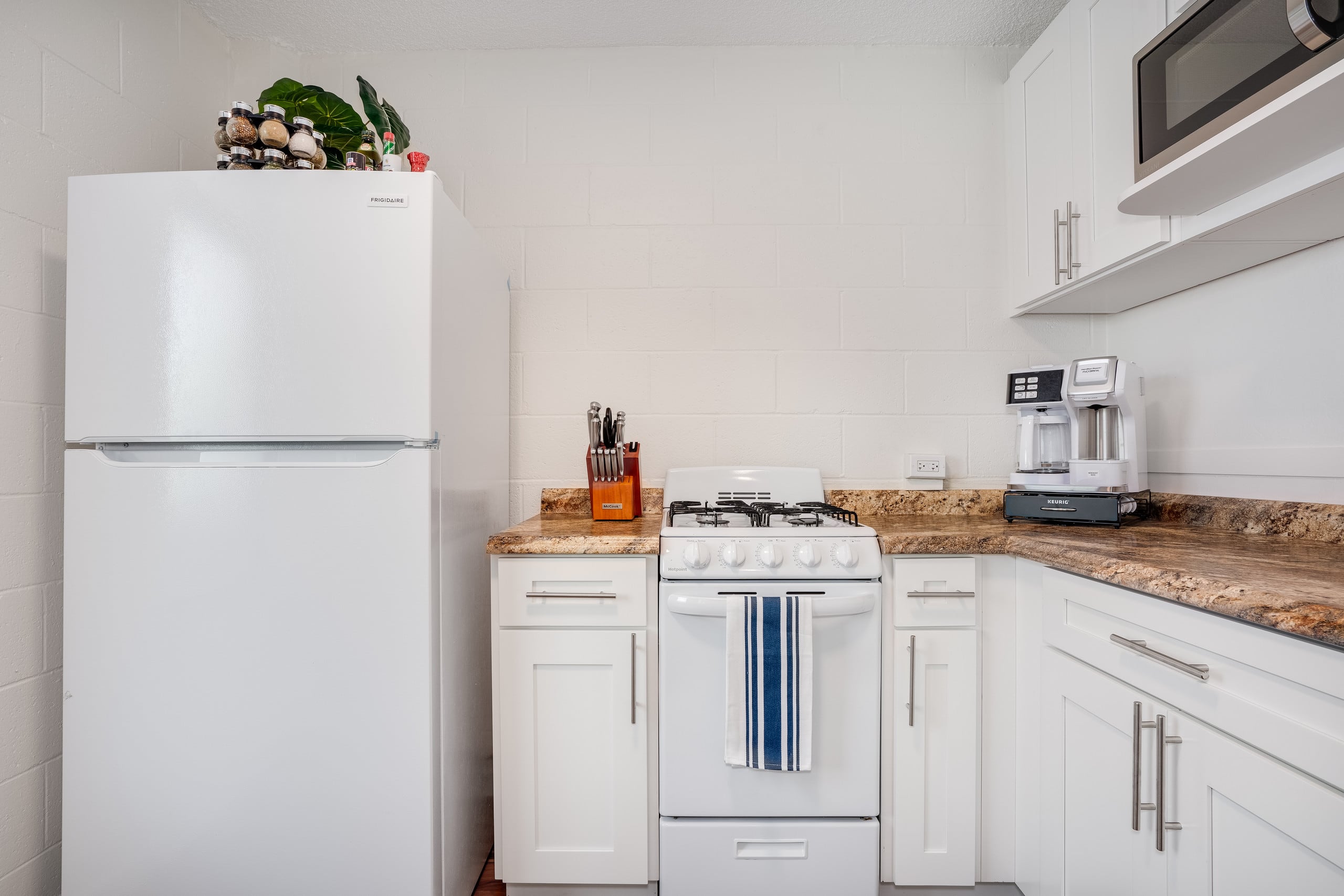 Condo in Honolulu · ★4.61 · 1 bedroom · 2 beds · 1 private bath - Image 9