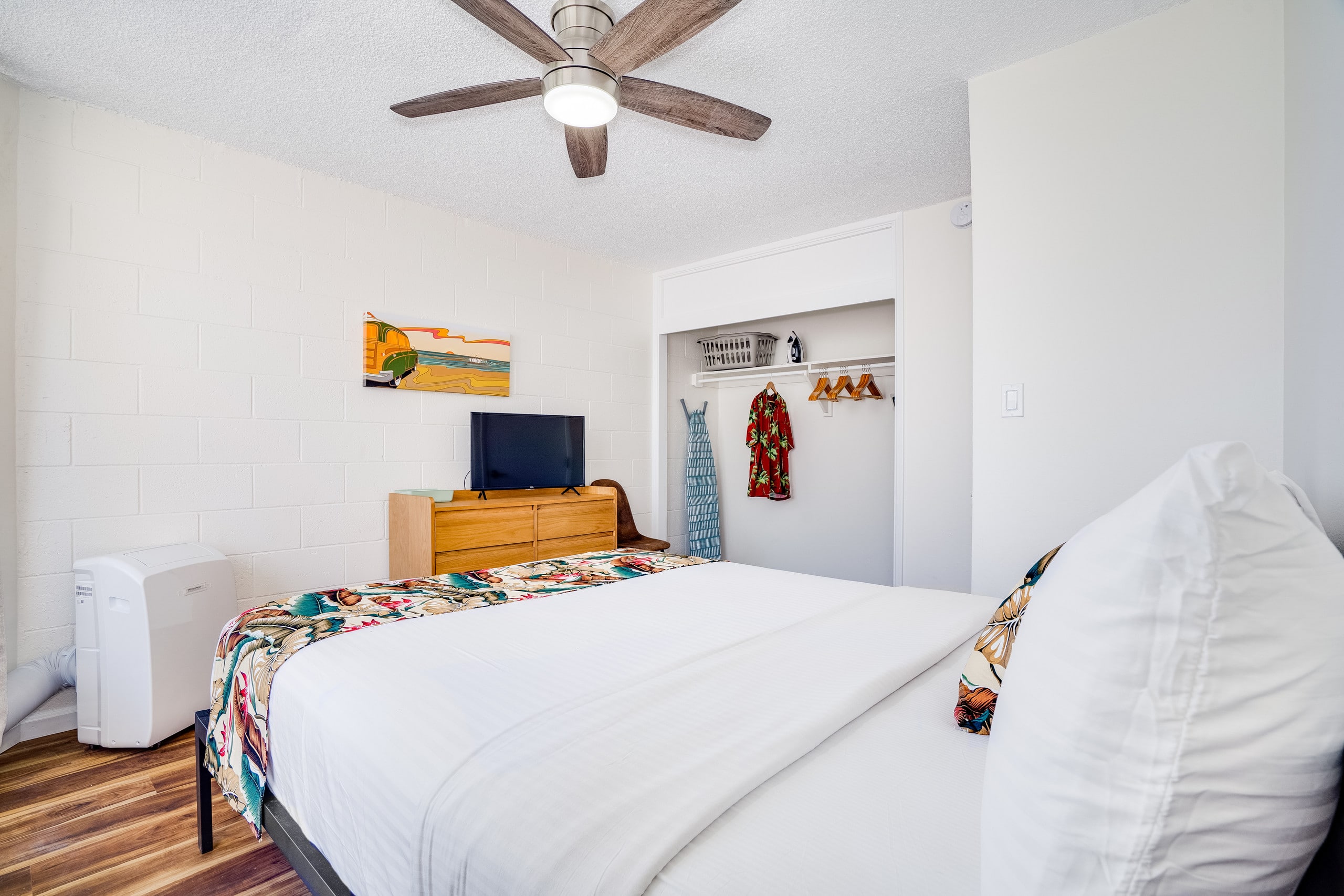 Condo in Honolulu · ★4.61 · 1 bedroom · 2 beds · 1 private bath - Image 10