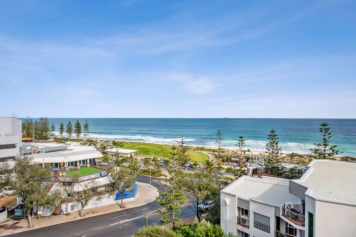 Apartment M503 – panoramic ocean views for miles! gallery image 2