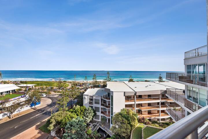 Apartment M503 – panoramic ocean views for miles! gallery image 4