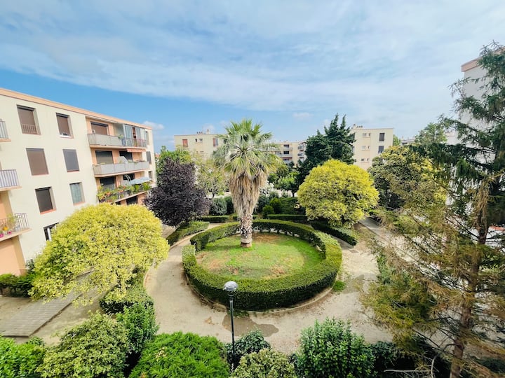 Spacious comfortable apartment 5 minutes from the train station