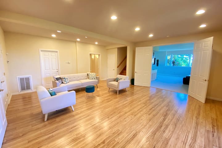 Panoramic Views, Theater, Gym: 2000+ Sqft Getaway - Bellevue, WA