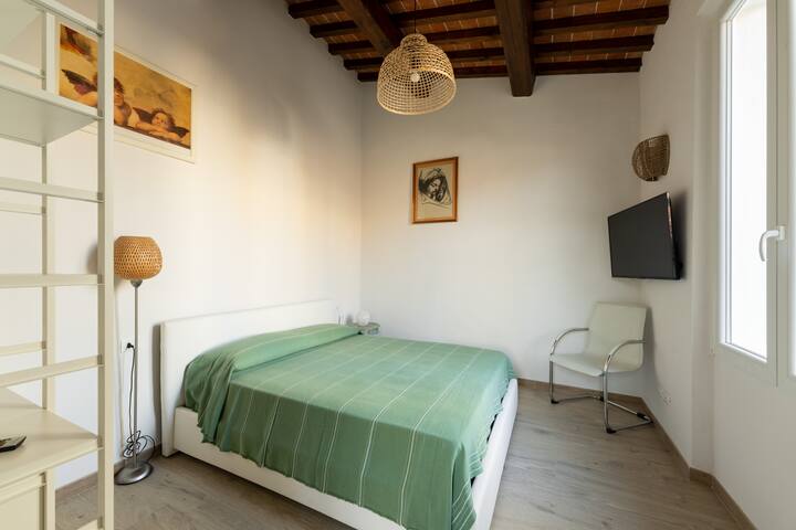 Keys of Italy -Maytreya-Train Station 2Bedr Flat gallery image 4