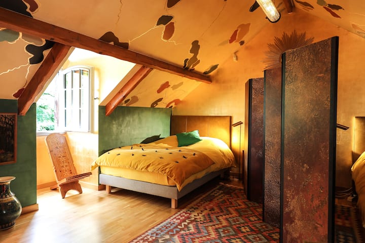 Დასაკეცი ეკრანები ანტრესოლის საძილე სივრცისთვის