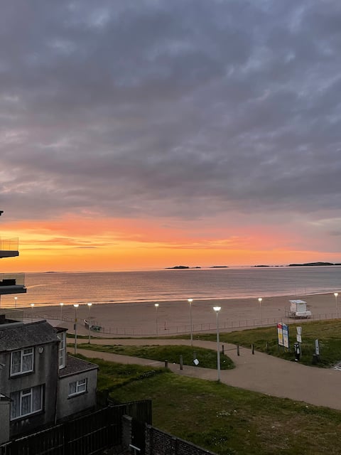 Top Airbnb: 4 Bedroom Penthouse Beach+Golf on doorstep in Portrush