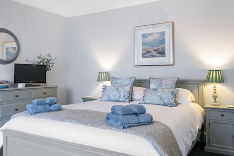 Poppy Cottage, Dalmore Farm, Highland