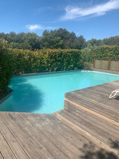 Beautiful villa with pool on the edge of the garrigue