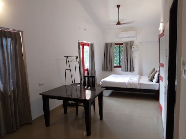 stand alone building with 6 furnished apartment