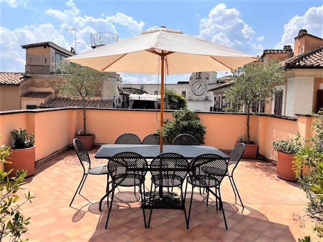 Pink Rooftop Campo de’ Fiori