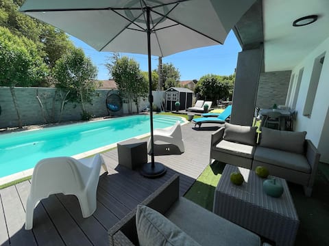 Charming villa  with a pool  in the heart of Salon