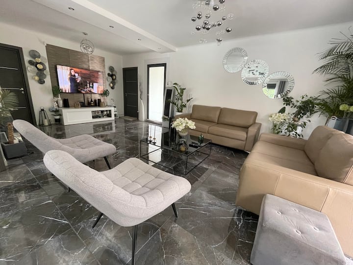 Charmante Villa  Avec Piscine  Au Cœur De Salon - Salon-de-Provence