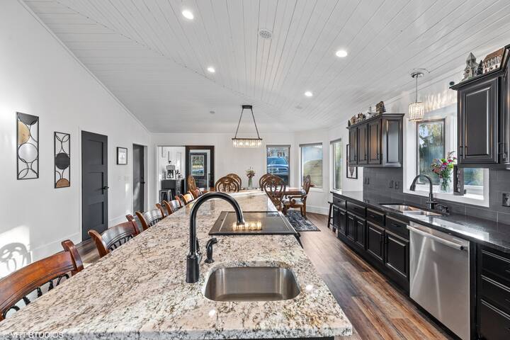 Modern Patio Home Next to Lake Francis Beach! gallery image 3