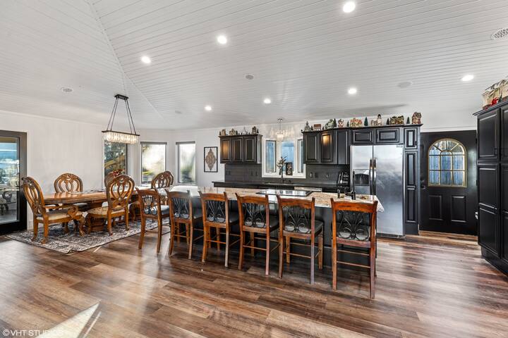 Modern Patio Home Next to Lake Francis Beach! gallery image 4