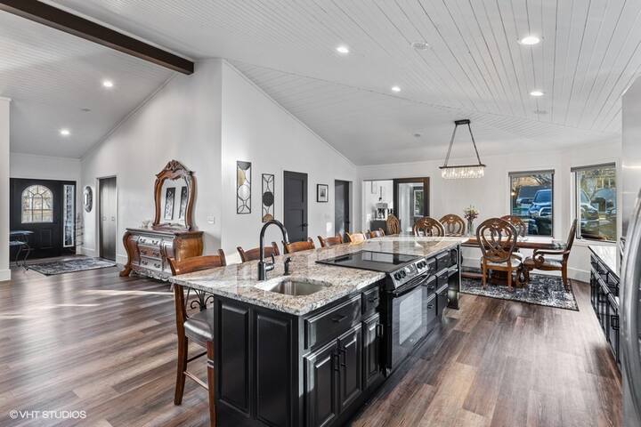 Modern Patio Home Next to Lake Francis Beach! gallery image 2