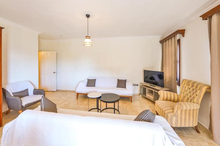 Sea And Pool View Apartment With Central Location - Kaş