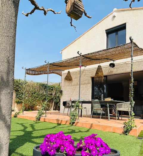 Beautiful family home with pool 8P
