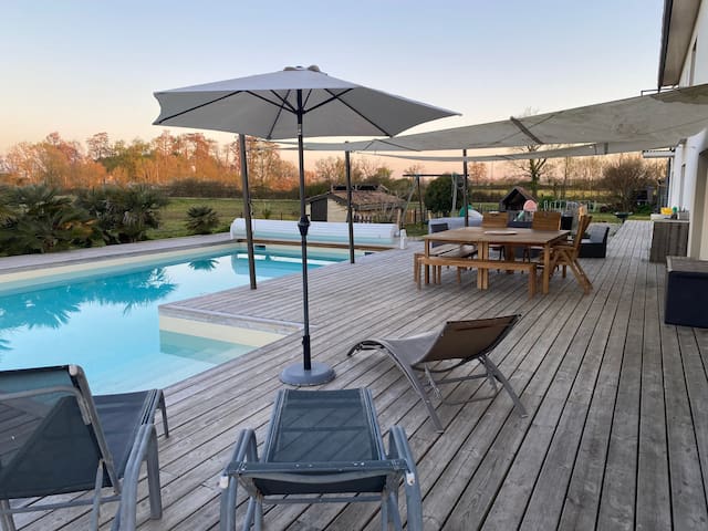 Villa avec piscine dans propriété de 5 hectares