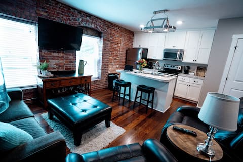 Historic hideaway in downtown studio apartment