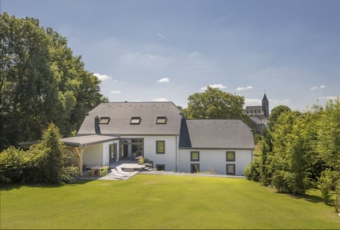 Villa in the Ardennes, hot tub and sauna– 18guests