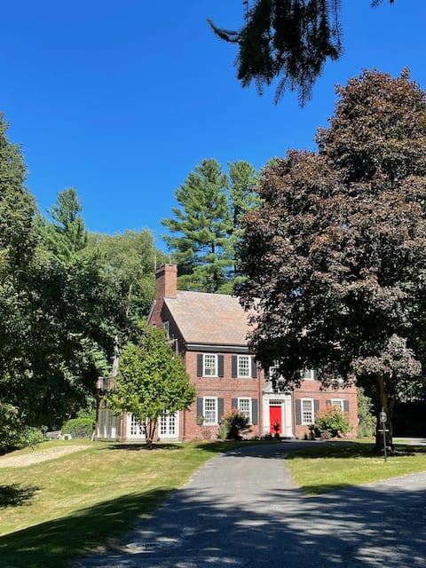 Palatial, central Berkshire, large family home