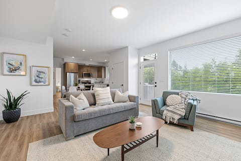 Luxury Lantzville Suite