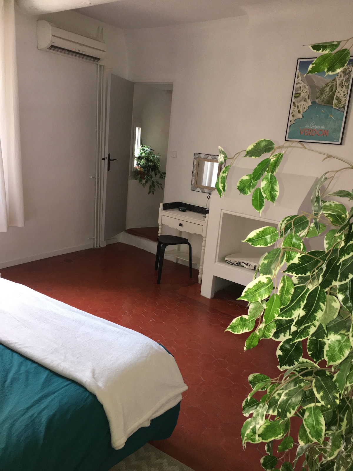 Etage 1,5
Chambre 1 : lit 160x200 