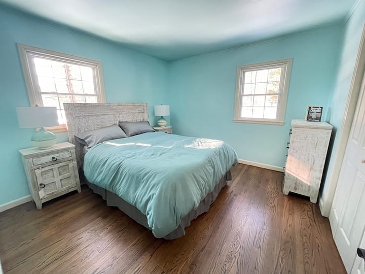 Dormitorio esquinero - cama tamaño queen