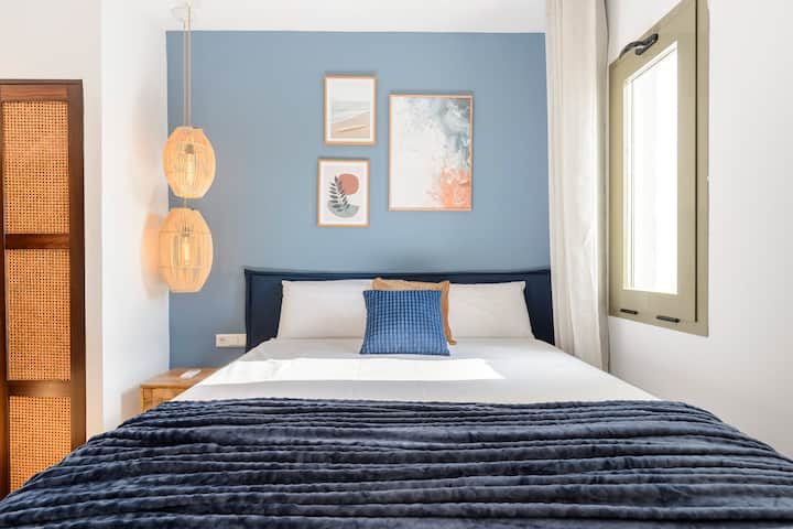 Habitación azul, inspirada en los cielos azules. Cama doble grande