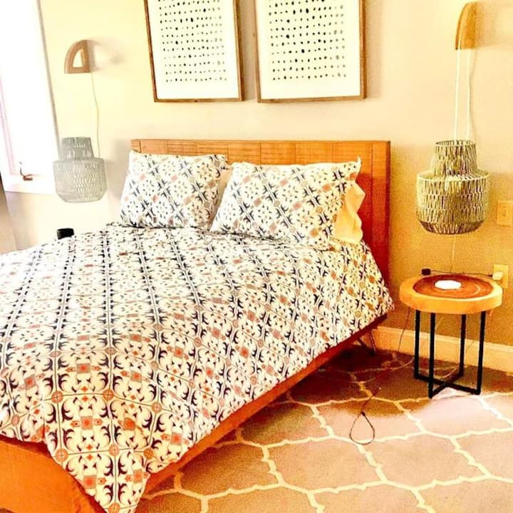 غرفة النوم الرئيسية.