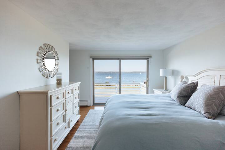 Luxury Beachfront Peaceful Large Yard Mooring gallery image 4