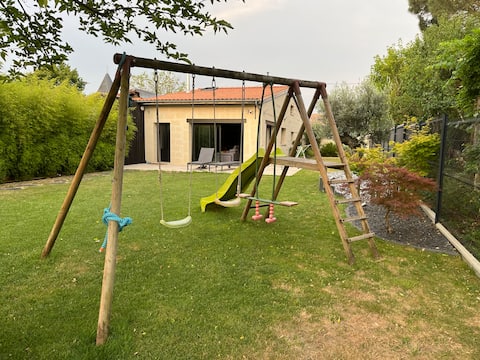 House / jacuzzi / pool at the entrance to the Médoc