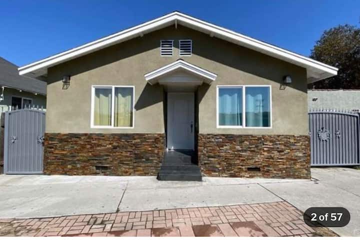 Great Guest House In The Heart Of La