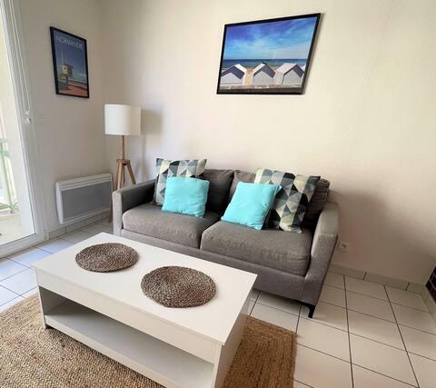 Cozy apartment by the sea