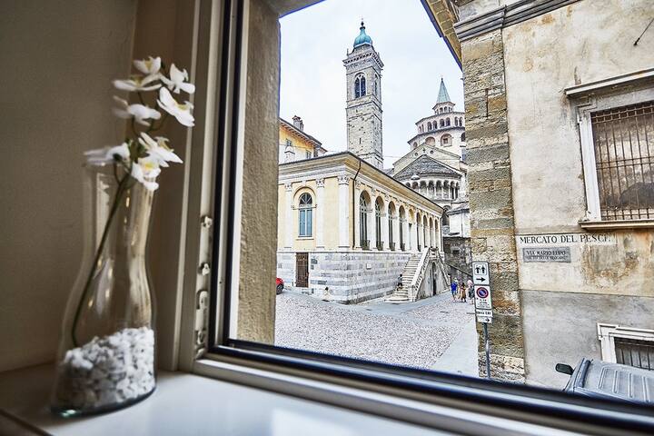 ASTRA – Modern Loft Cathedral View gallery image 4